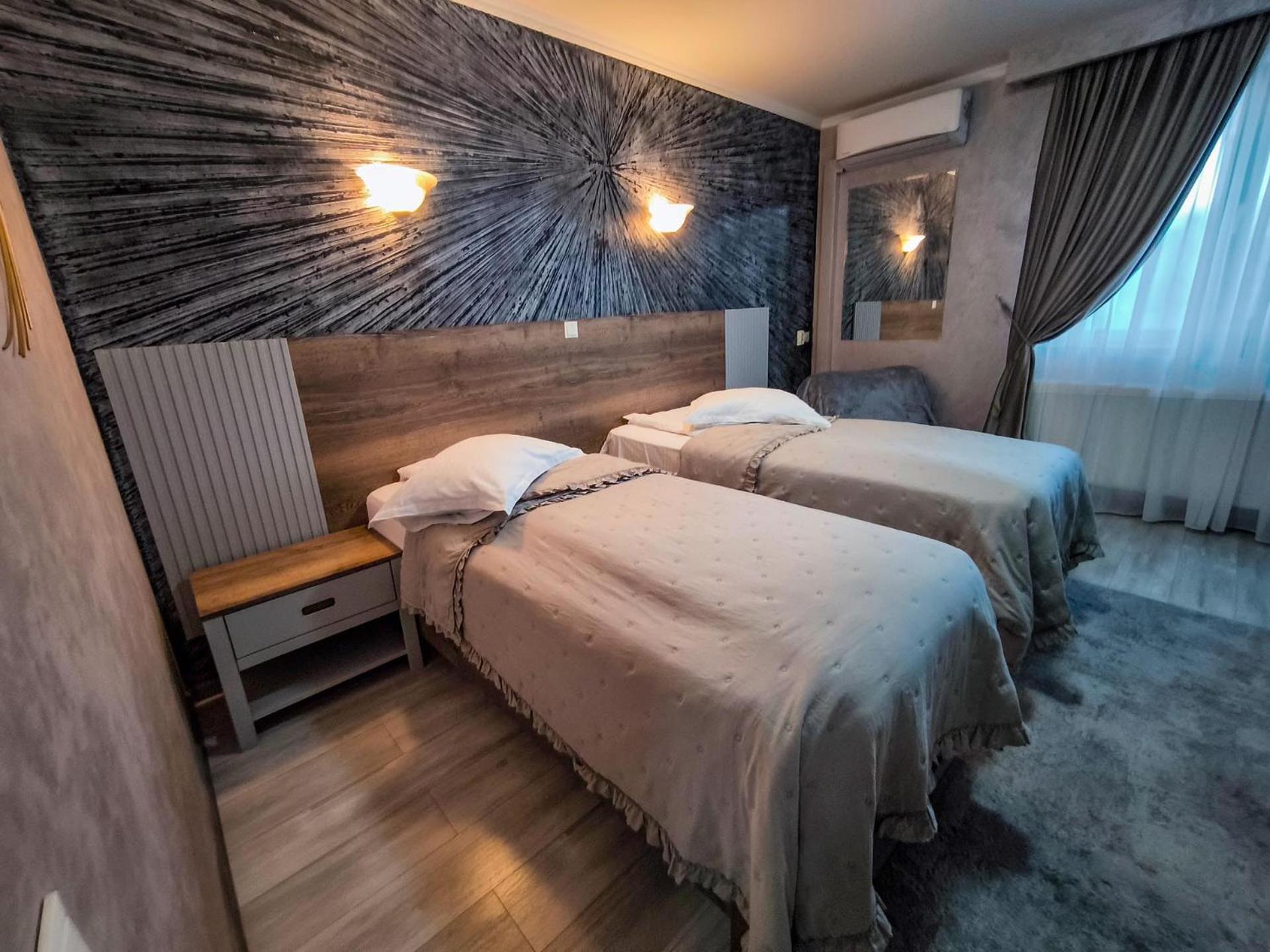 Hotel Dorobanti Iasi Bagian luar foto